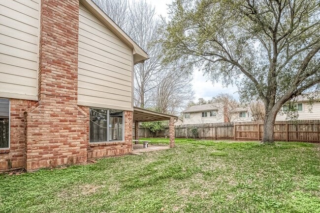 Building Photo - 2039 Shorewood Ln