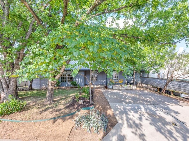 Building Photo - 1705 Adriane Dr