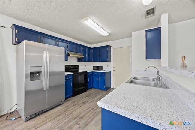 Building Photo - 2804 Cactus Dr