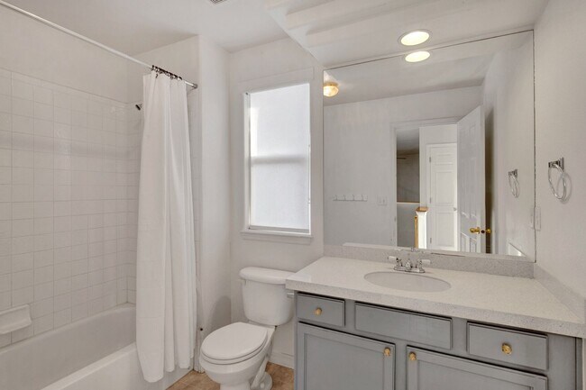 Building Photo - Stunning home on Millstream for rent!