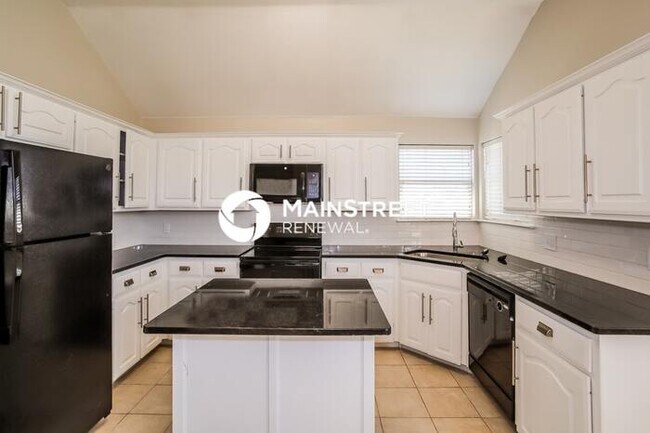 Building Photo - 3 Bedroom Pet-Friendly Home in Edmond, OK with Main Street Renewal