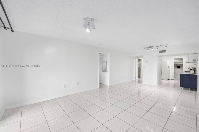 Building Photo - 18001 N Bay Rd