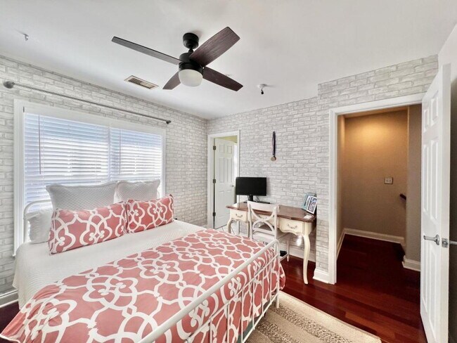 Building Photo - SUMMER SPECIAL - $500 off first month's rent!!