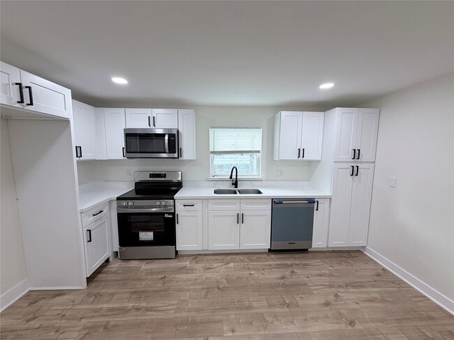 Building Photo - 1526 E 32nd 1/2 St