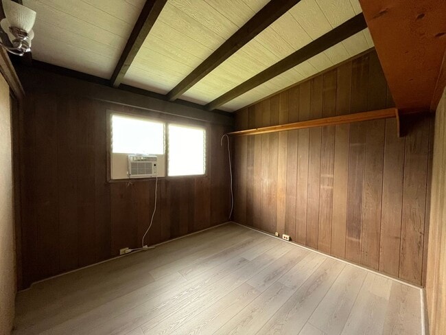Building Photo - Enchanted Lake 3/2/2 Car Carport