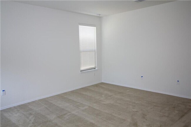 Building Photo - Beautiful one story brick home!