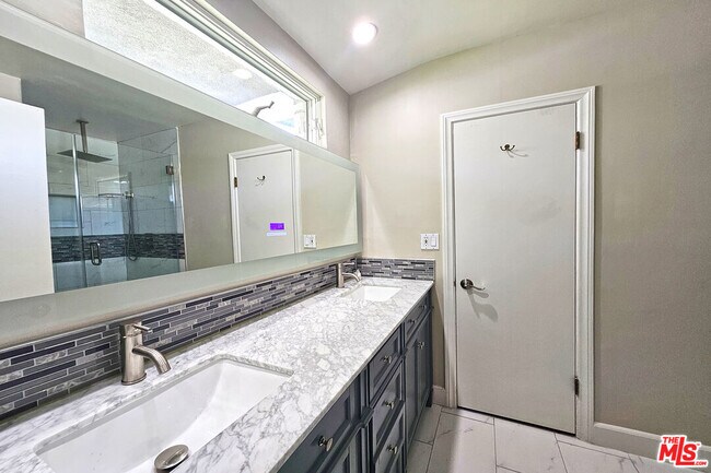 Building Photo - 23526 Dolorosa St