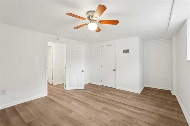 Building Photo - 4042 Sweetbriar Ln
