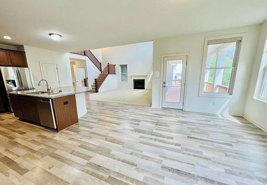 Building Photo - 16499 Beverly Dr