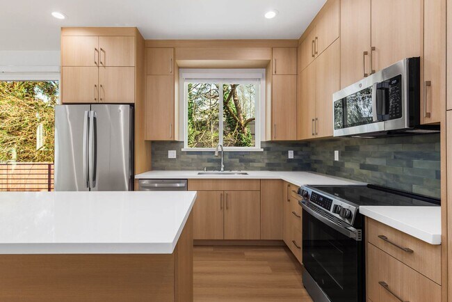 Building Photo - 106 6th St South