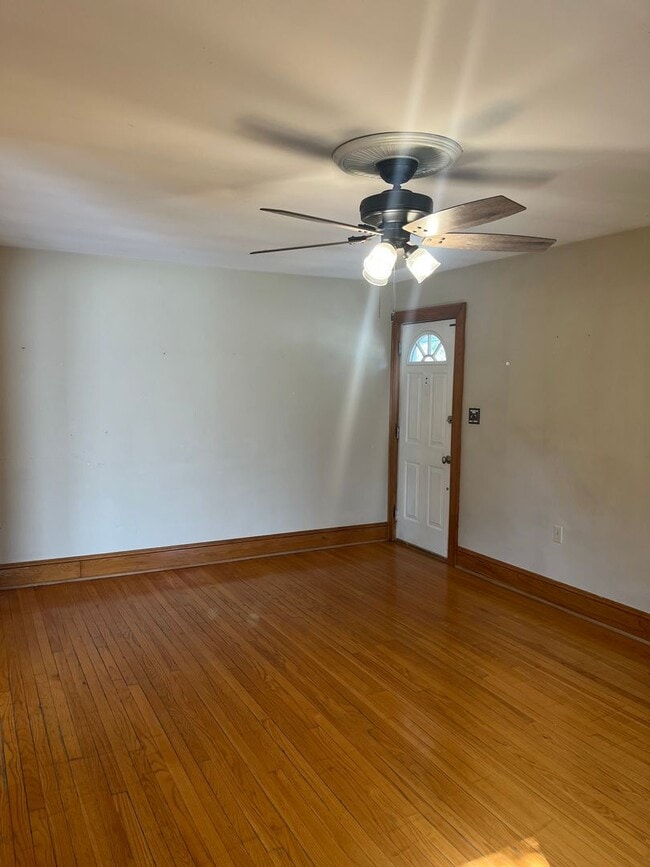 Building Photo - 3BR Home with Large Yard & Extra Storage