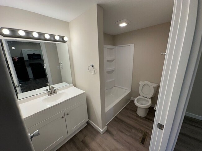 Building Photo - 5 Bed 3 Bath Springfield, MO