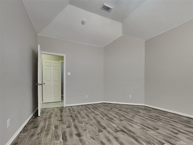 Building Photo - 6855 Tournament Dr