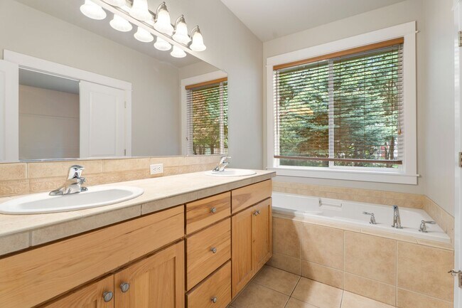 Building Photo - 345 Timber Creek Dr