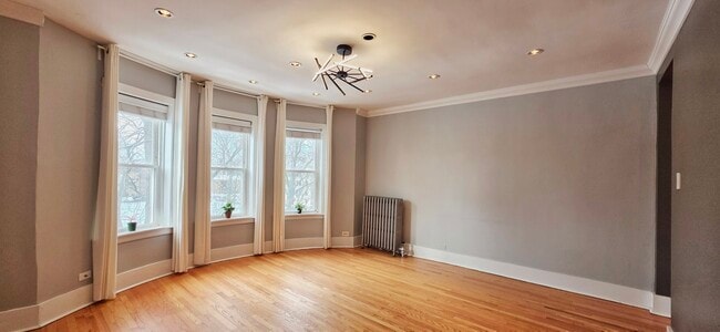 Building Photo - 6049 N Talman Ave