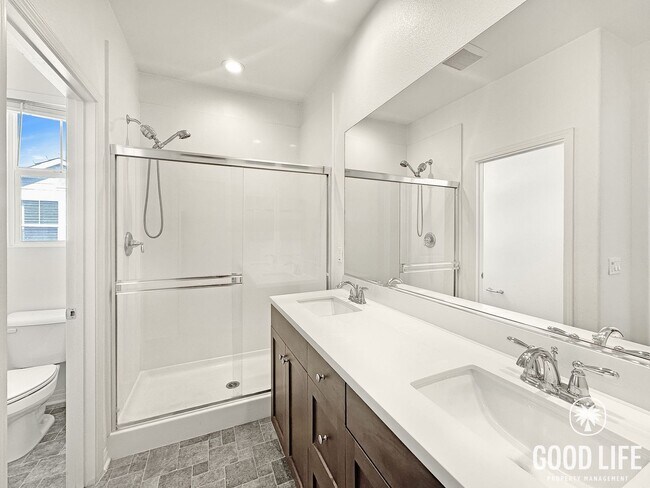 Building Photo - Beautiful 3B/3BA Townhome in Imperial Beach w/ 2-Car Garage & Community Pool!