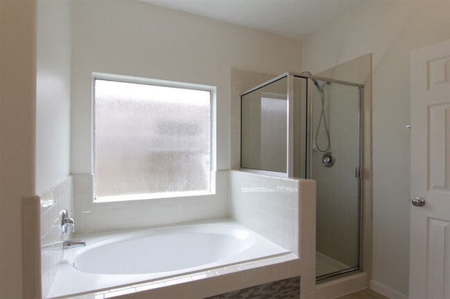 Building Photo - 15010 Sun Glaze Dr