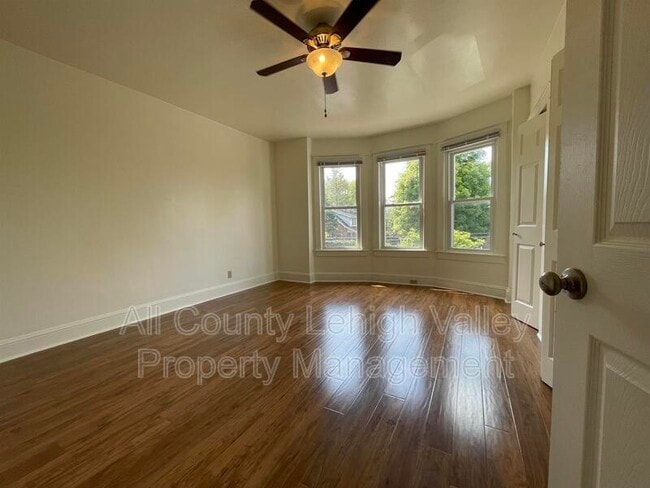 Building Photo - 410 4th Ave