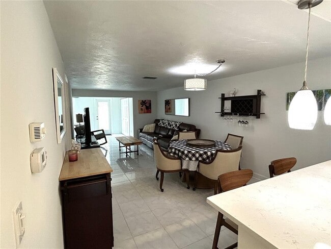 Building Photo - 4211 Stratford Dr