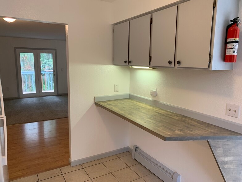 Kitchen w/brand new appliances - 2260 W Melanie Ave