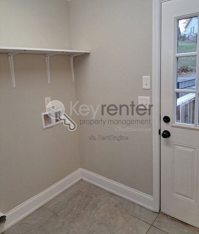 Building Photo - 3583 Crompton St