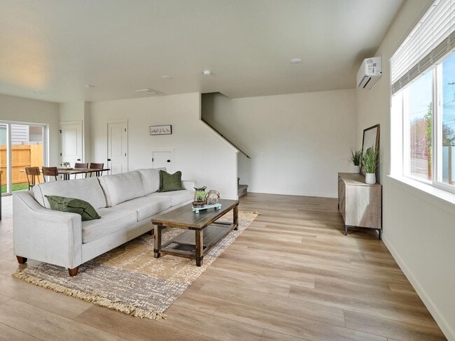 Building Photo - 122 28th Ave SE