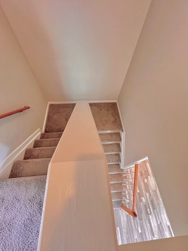 Building Photo - 6223 Cambridge Dr