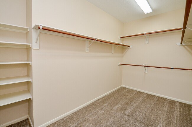 Building Photo - 7415 Oakwood Canyon Dr