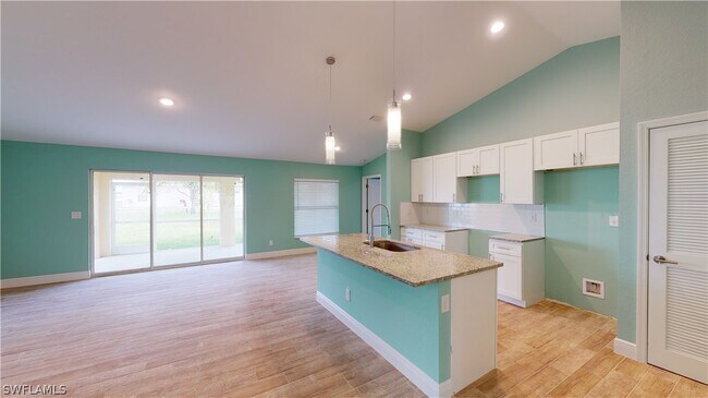 Building Photo - 621 NW 7th Pl