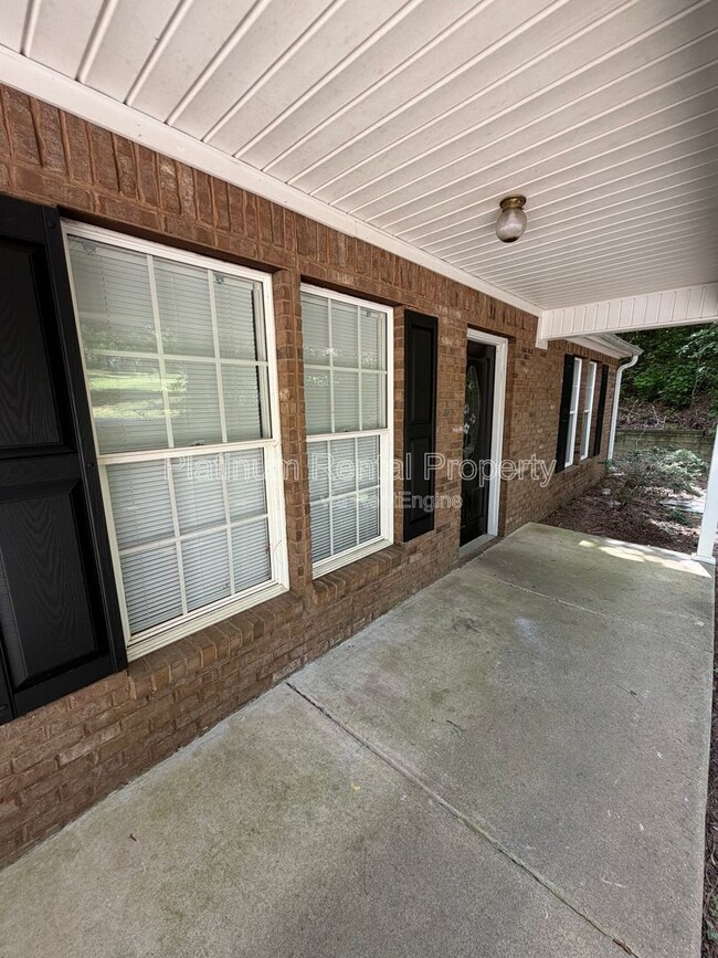 Building Photo - 209 Briarwood Dr