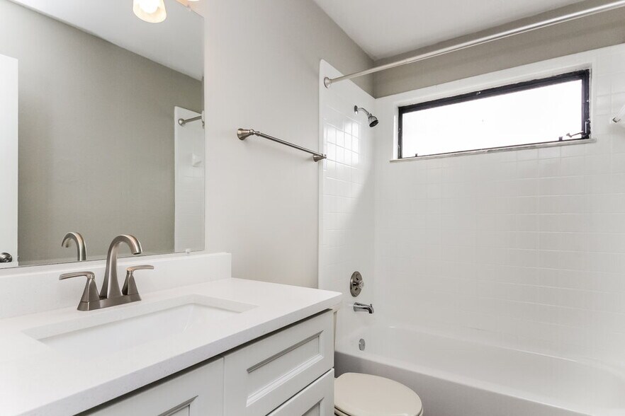 Building Photo - 13133 Boulder Woods Cir