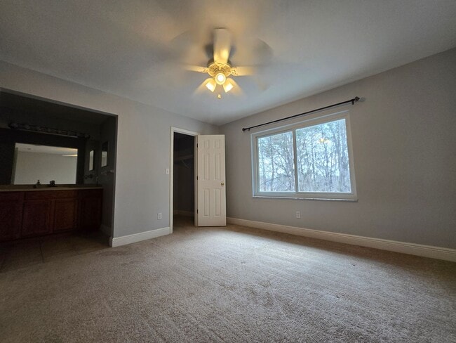 Building Photo - 3BR/3BA Two-Story Quad – Prime Location & Move-In Ready!