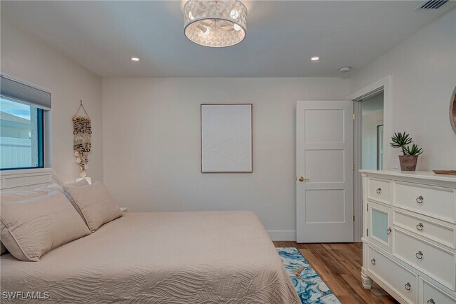 Building Photo - 577 98th Ave N