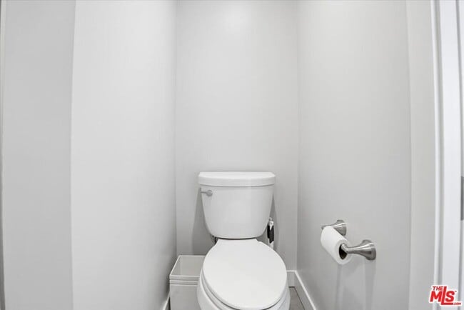 Building Photo - 2222 Ave of the Stars