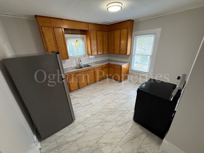 Building Photo - 1100 Franklin St SW