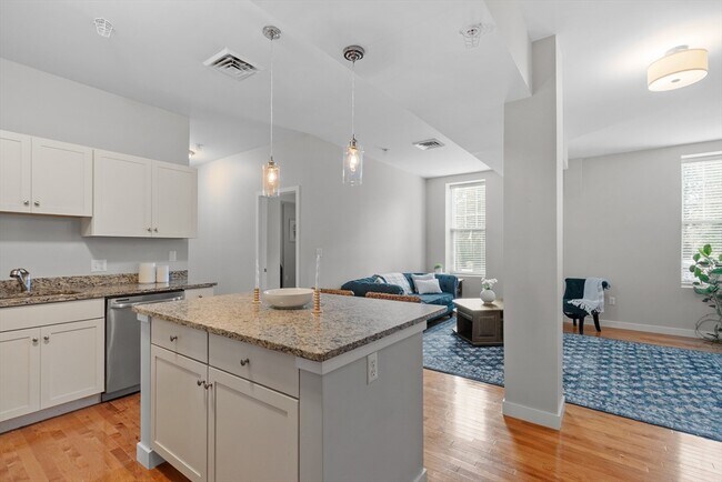 Building Photo - 99 Essex St