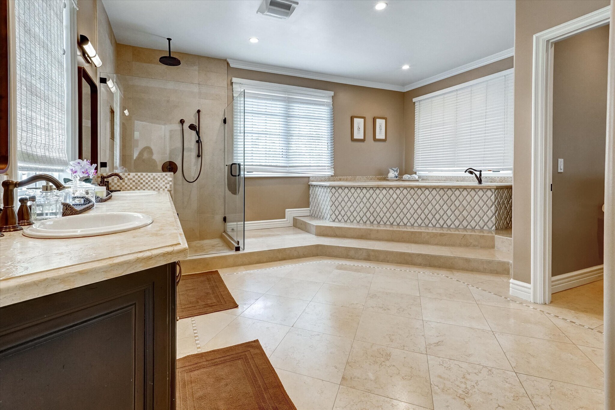 Building Photo - 4751 Topeka Dr