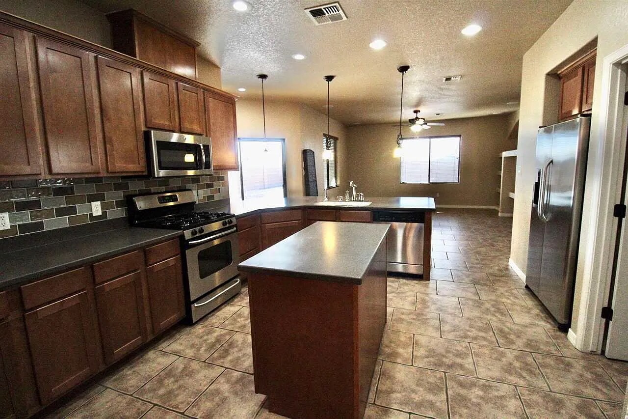 Building Photo - 11242 S Sally Dr