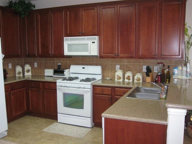 Building Photo - 2220 Longspur Ln