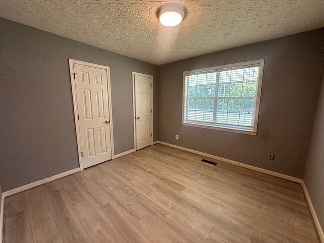 Building Photo - Oxford Rental