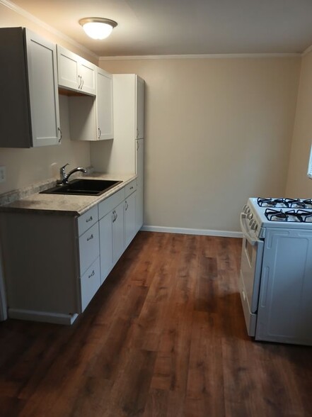 Building Photo - 416 Hilborn St