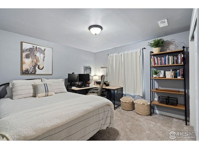 Building Photo - Renovated Milliken Home!