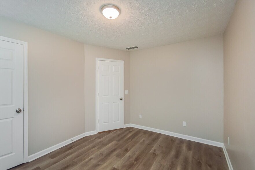 Building Photo - 335 Alcovy Cir