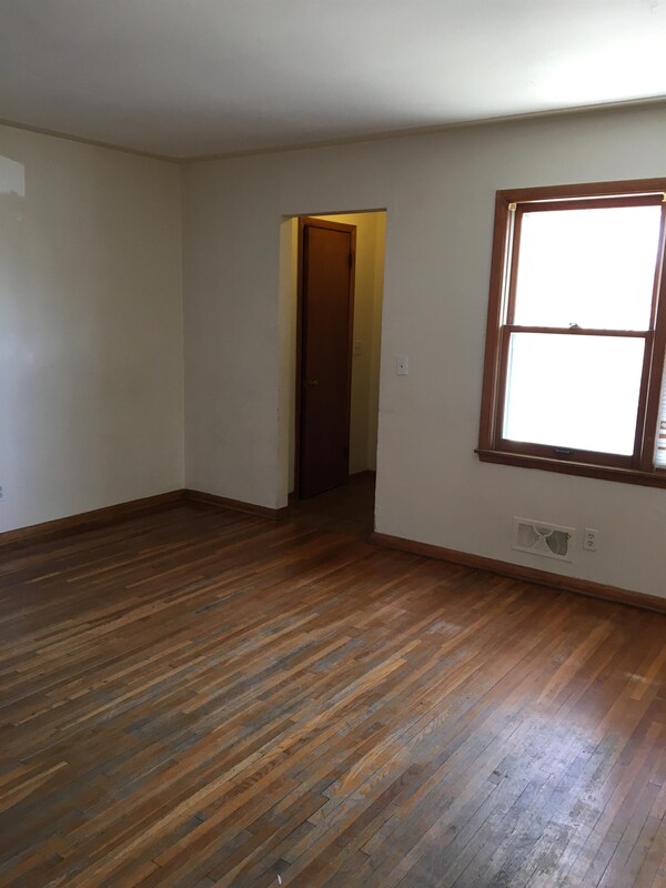 Building Photo - 5608 S 28th Ave