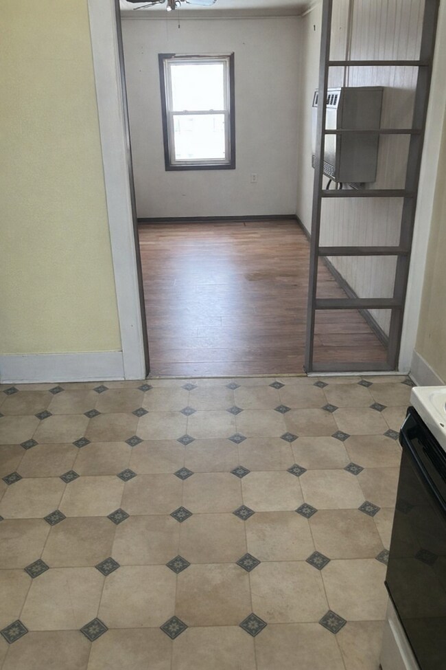 Building Photo - 213 S 2nd St