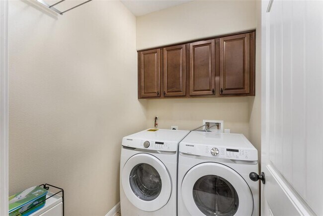 Building Photo - 13400 Briarwick Dr