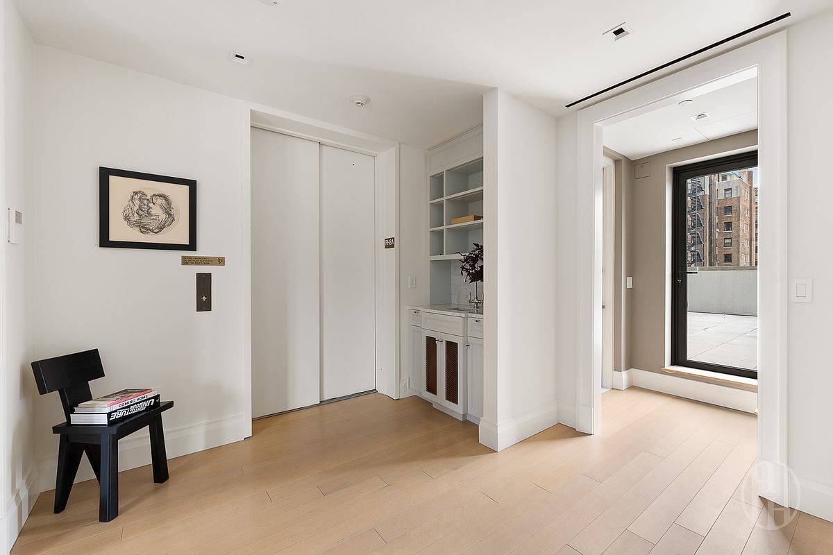 Building Photo - 164 W 74th St