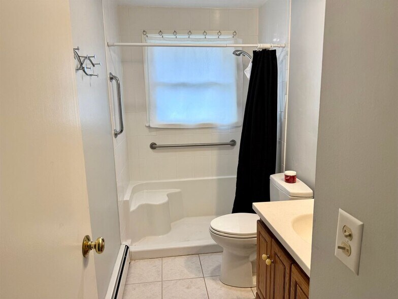Building Photo - 384 Huse Rd