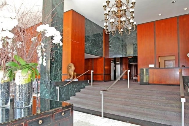 Lobby - 10701 Wilshire Blvd