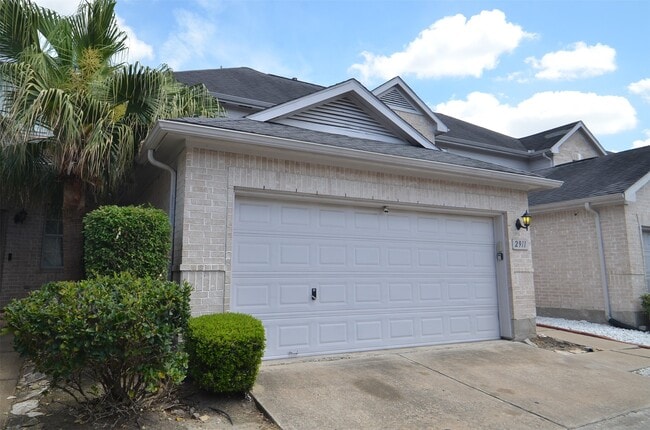 Building Photo - 2911 Meadowglen Cove